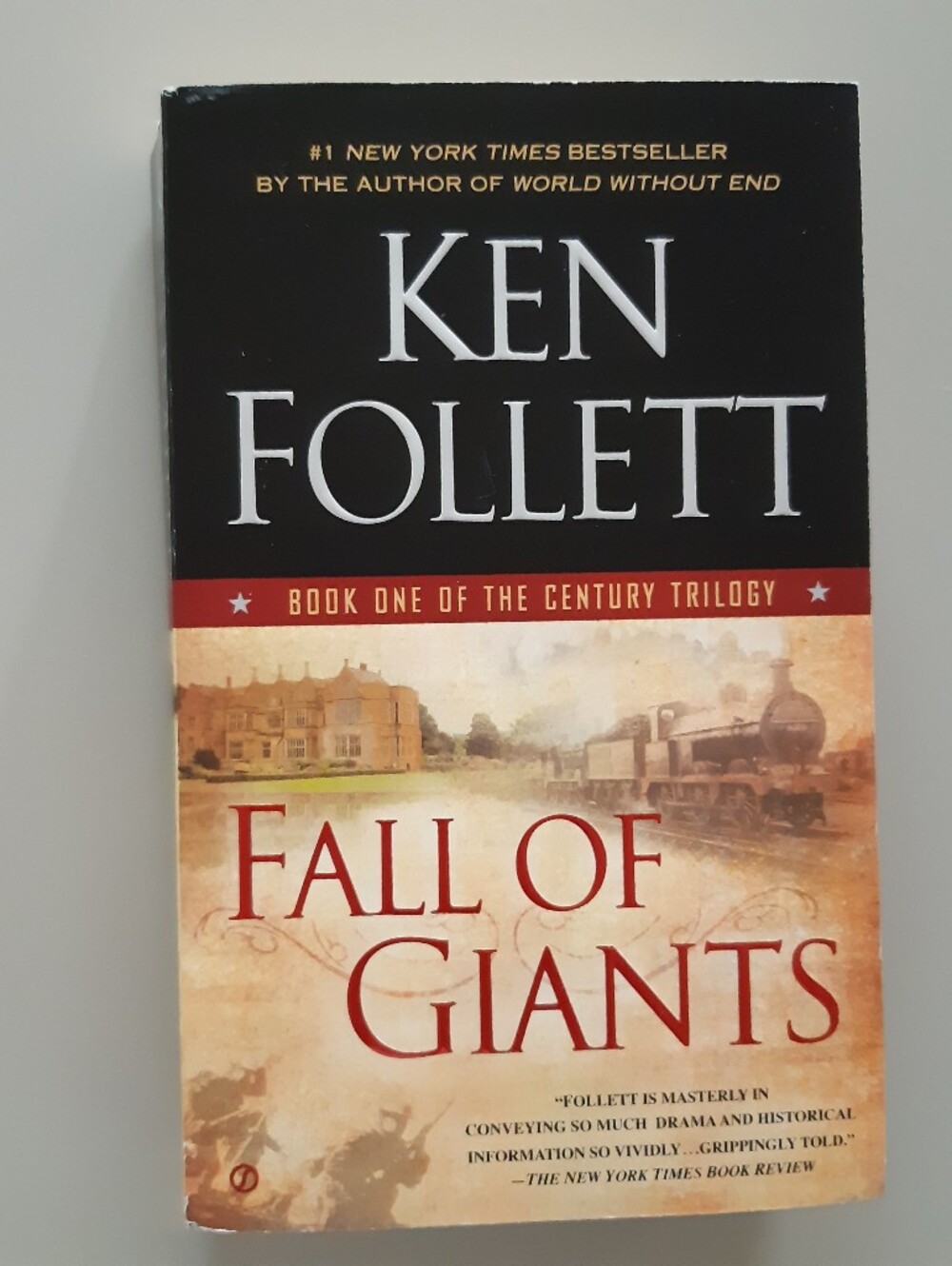 Fall of Giants Paperback - Ken Follett